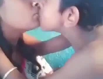 বাচ্চা মায়ের অস্থির লেভেলের একটি চুদাচুদির ভিডিও।
