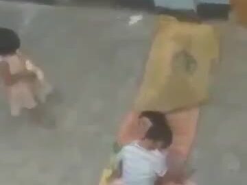 ছোটরা বড়দের থেকে শিখে চুদার ট্রাই করছে