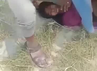 ভার্জিন মেয়েকে জোর করে চুদে দিলো। বাংলা রেপ ভিডিও অডিওসহ
